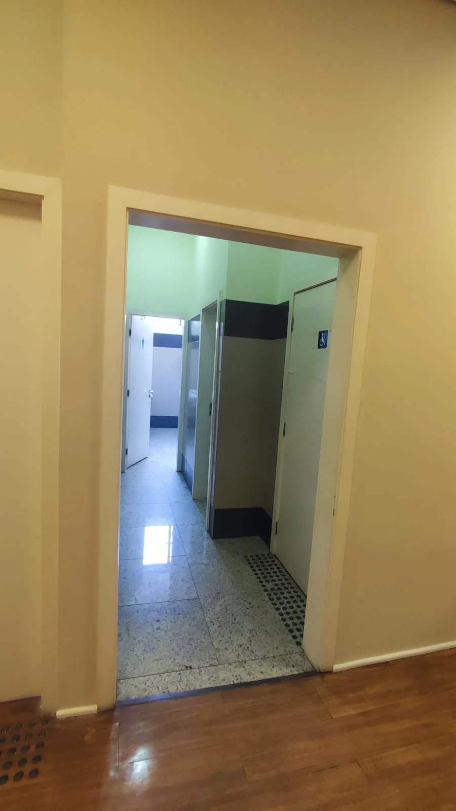 1º ANDAR (Salas 11 a 16) - BANHEIRO E CORREDOR